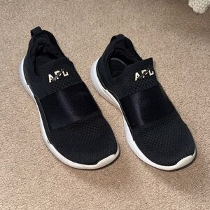 APL Techloom Bliss sneaker women’s size 5